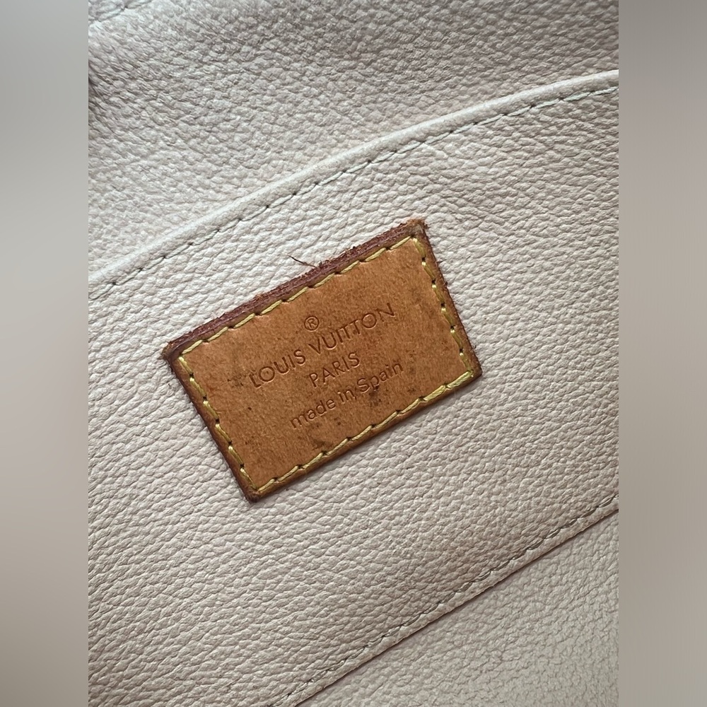 🌹♥️LOUIS VUITTON COSMETICS POUCH/ CROSSBODY BAG ♥️🌹 - Picture 10 of 16